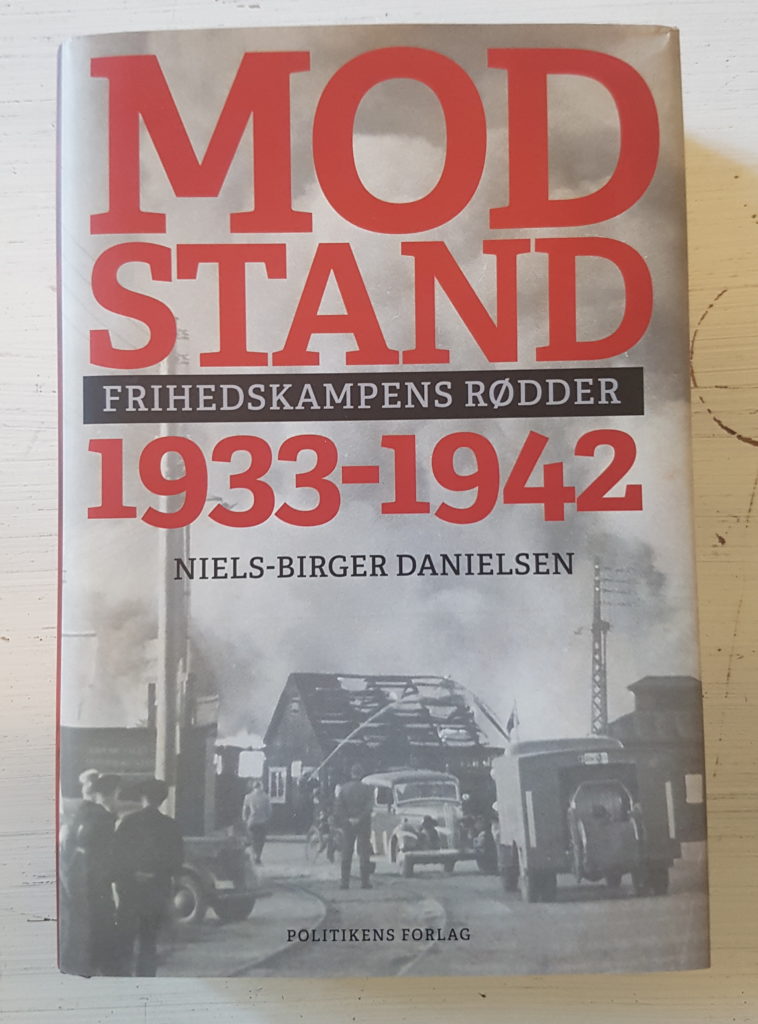Bøger om modstandsbevægelsen: Bogen Modstand 1933-1942 Frihedskampens rødder af Niels-Birger Danielsen. Foto af bogen: Søren Kjær.